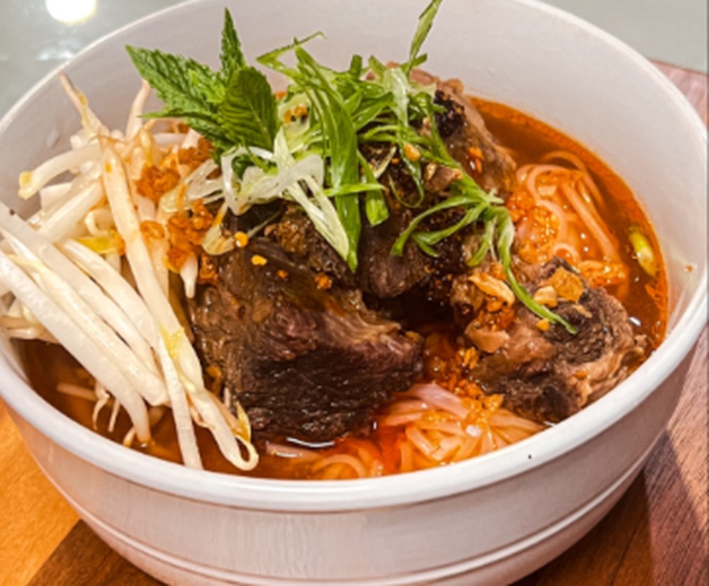 Chaolong Palawan — beef and rice noodles in broth with bean sprouts, mint and scallions